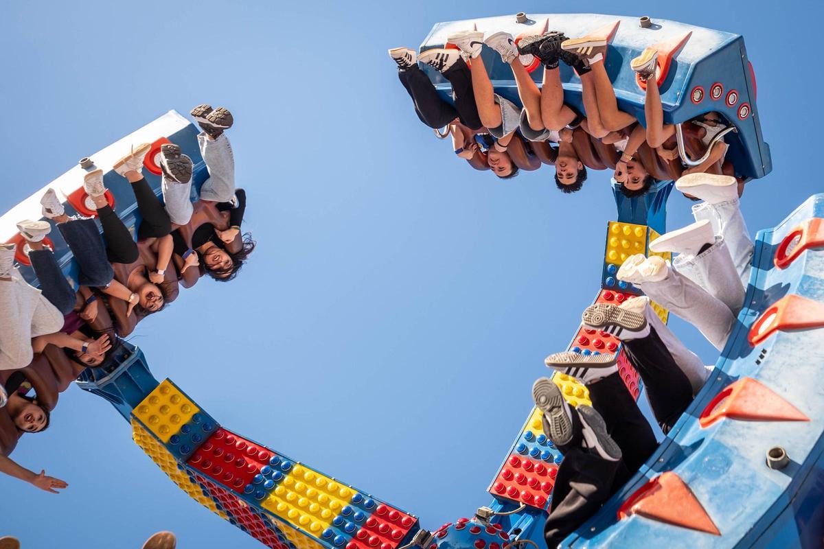 Visita del alcalde a la feria de atracciones del Carnaval