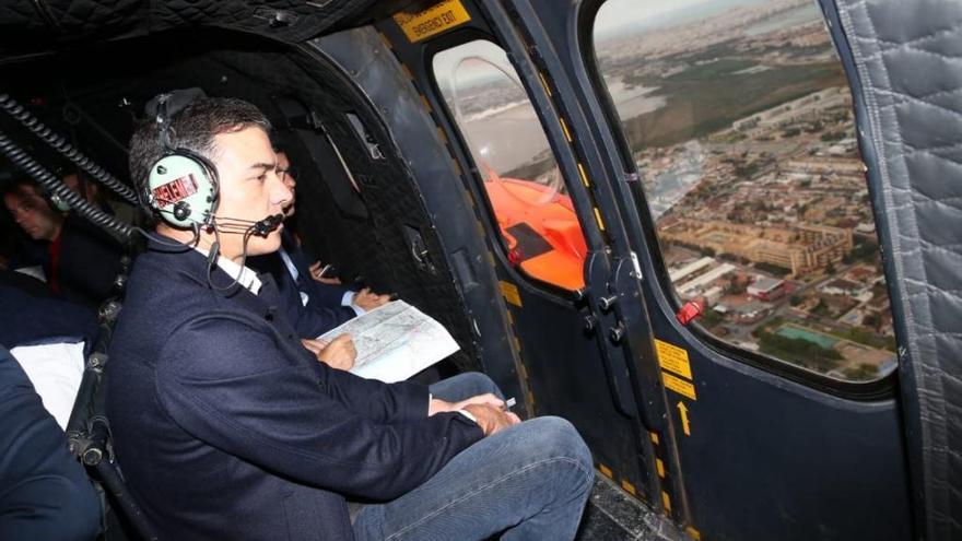 Pedro Sánchez, en un helicóptero, sobre el área de Alicante afectada