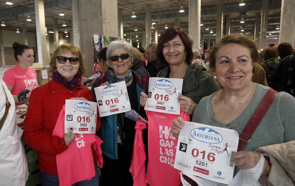 Recogida de dorsales de la Carrera de la Mujer