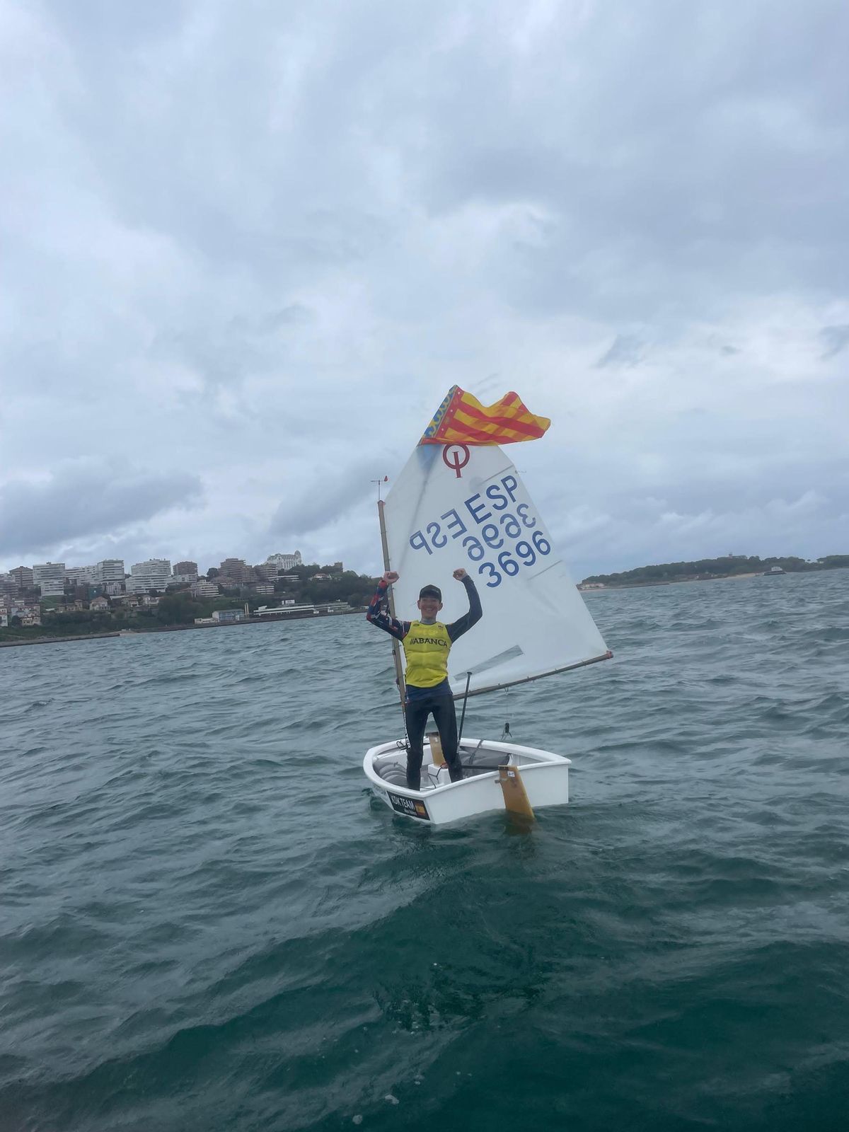 Alejandro Valero celebra el triunfo.