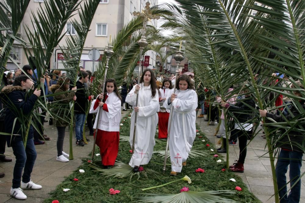 Semana Santa en A Estrada 2016 | El Domingo de Ramos gana fieles en A Estrada