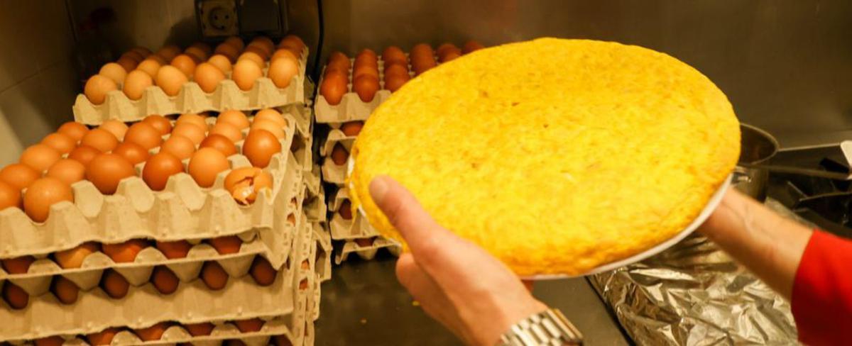 Un plato de tortilla recién hecho