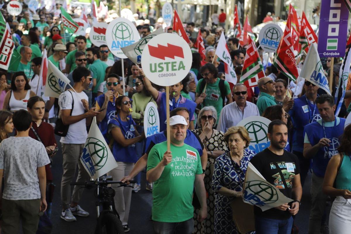 Los docentes cordobeses salen a la calle por una enseñanza pública de calidad