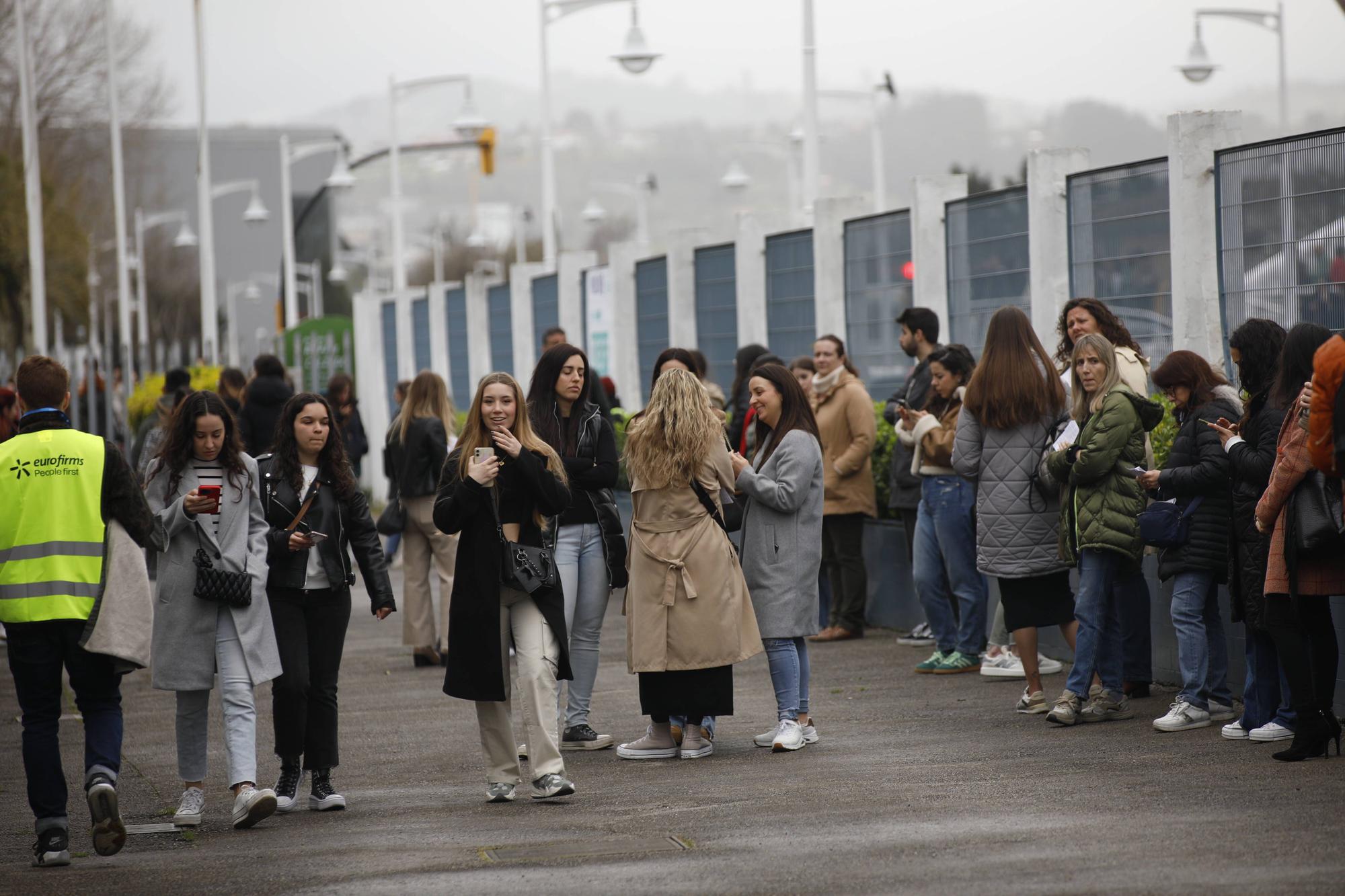 Miles de personas participan en la macrooposición de la sanidad pública asturiana.