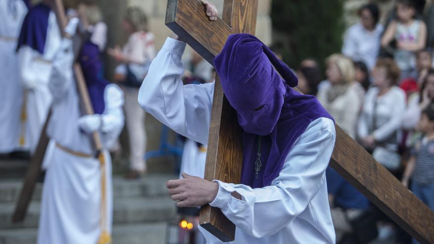 Premium Photo  Incienso por las calles andaluces en semana santa