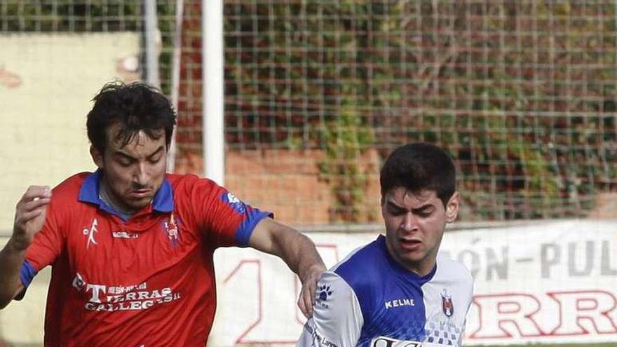 Kike Fanjul presiona a Guille Barquero, del Ceares.