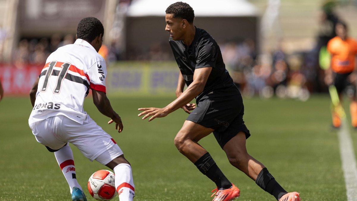 Renner en una acción ofensiva con el Corinthians en la final de la Copinha