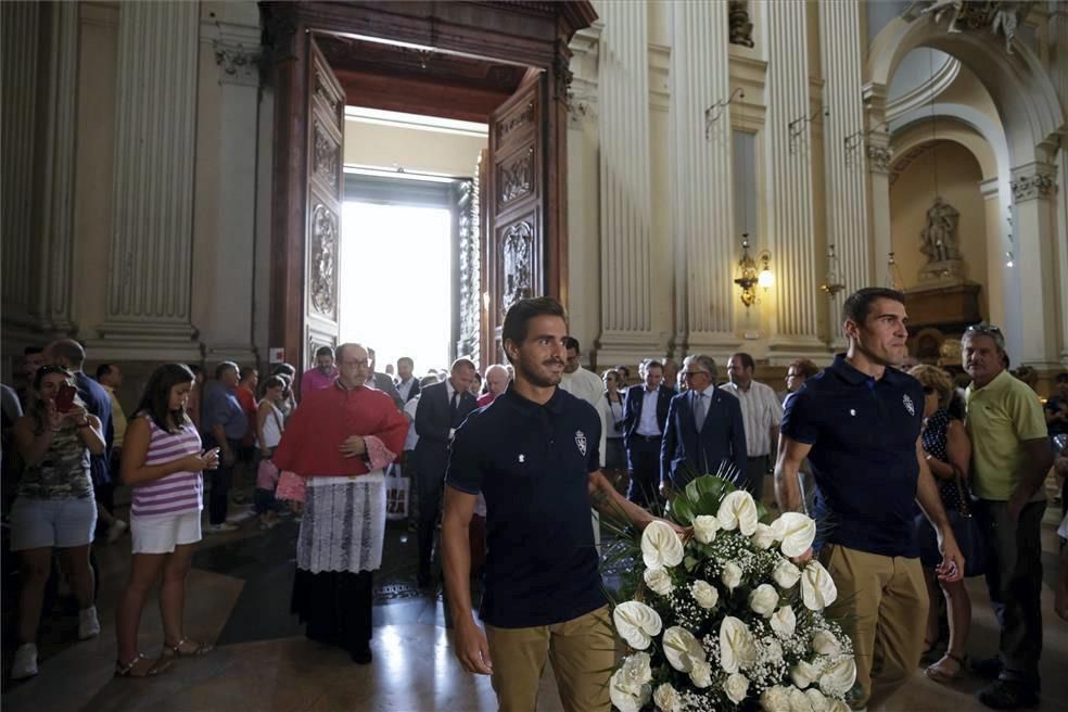 Ofrenda del Real Zaragoza ante la Virgen del Pilar