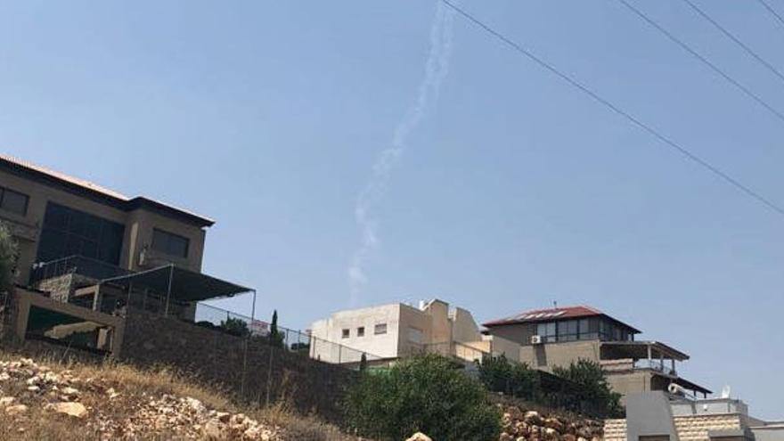 Estelas de misiles patrios cerca de Safed, en Israel.