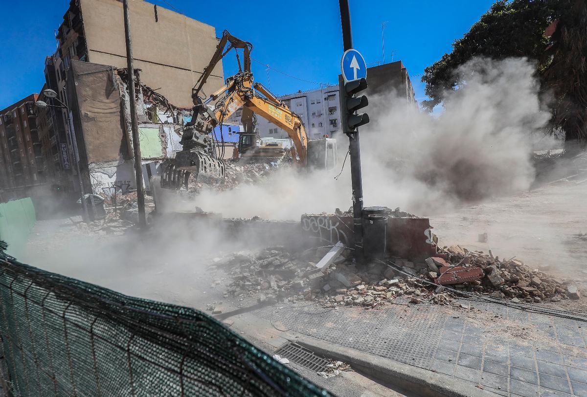 Adiós a Casa Balaguer: así ha sido el derribo del mítico restaurante de València