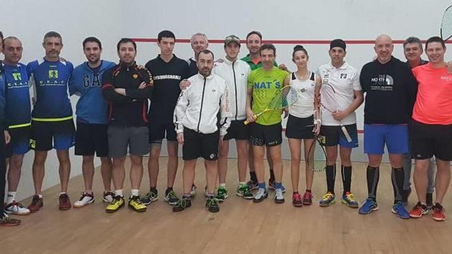 Bona part dels participants del desè campionat social d&#039;esquaix del Nat&#039;s Sport