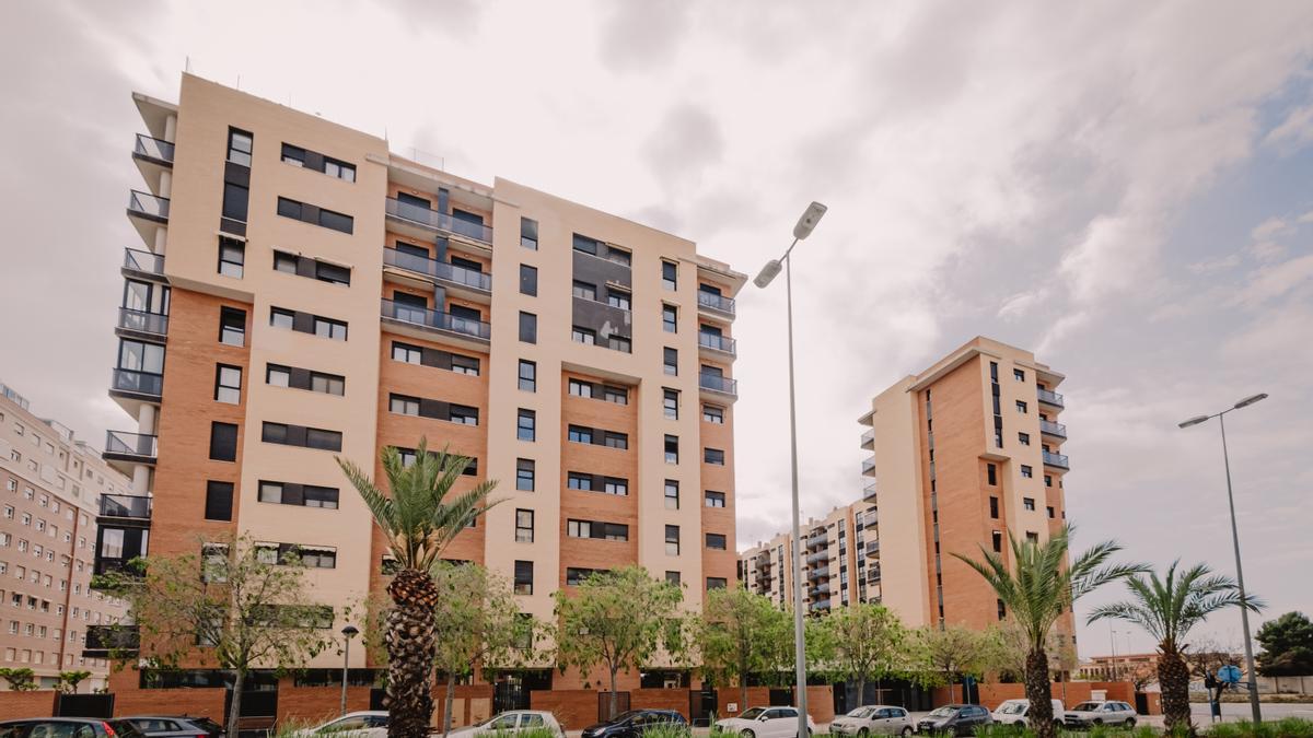 El residencial Parquesol 2 se ubica en la avenida José Jornet Navarro, en el entorno del parque Juan Pablo II