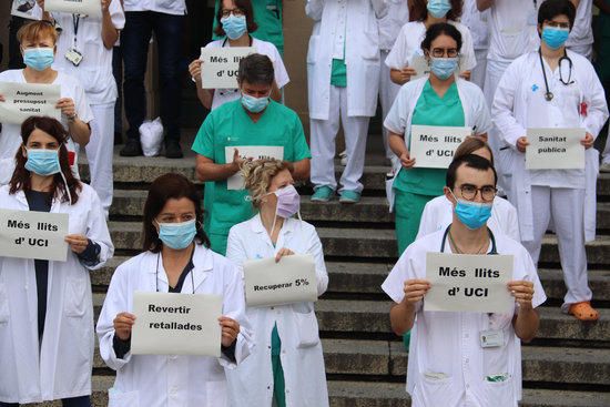 Un moment de la protesta dels metges del Trueta