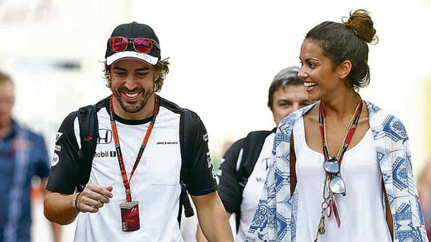 Fernando Alonso y Lara Álvarez, en Hungría.