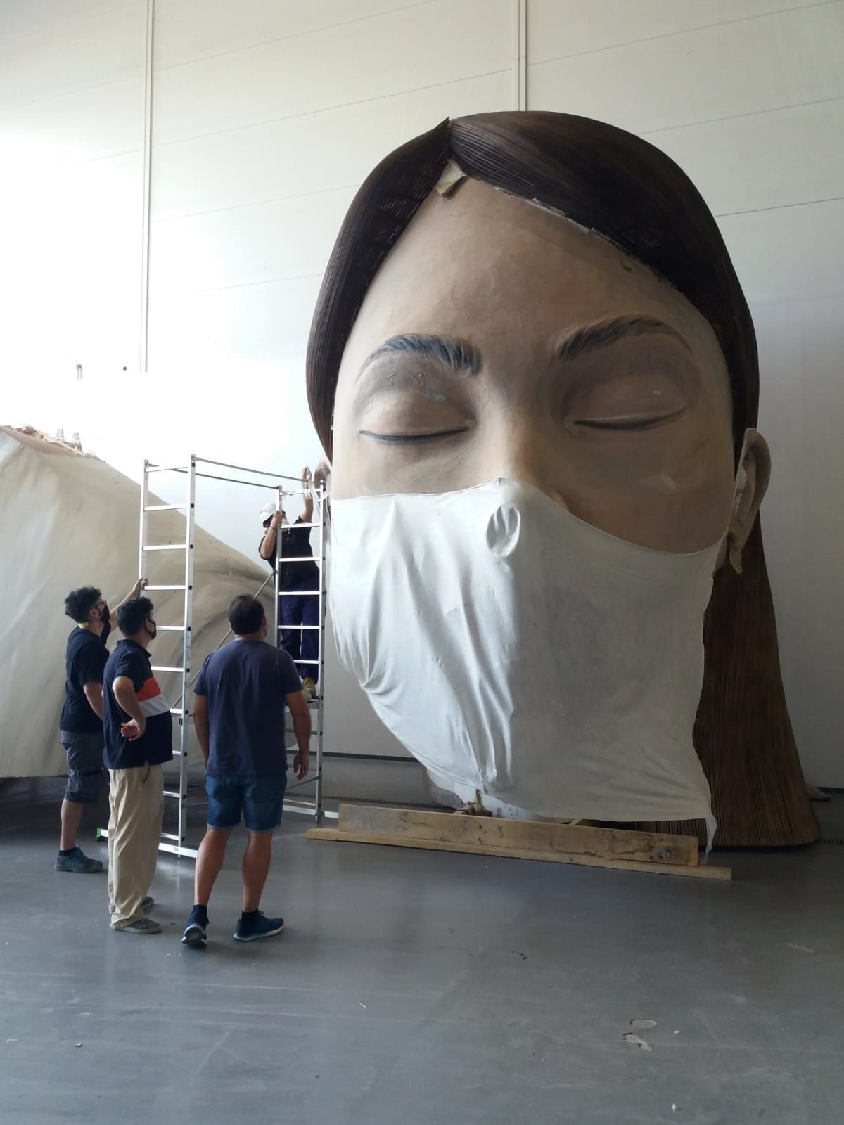 La meditadora abandona el Puerto de València