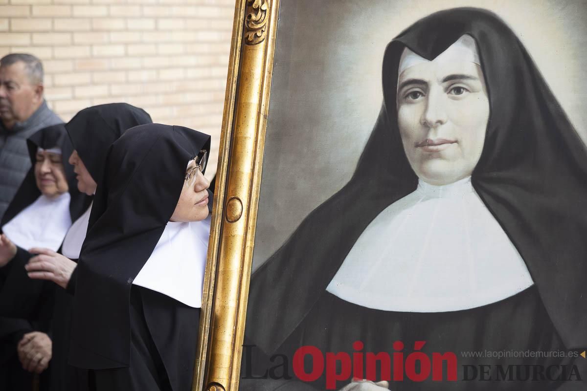 Así ha sido el traslado del cuatro y la reliquia de Santa Teresa de Jornet desde el Asilo hasta la Parroquia de la Concepción en Caravaca
