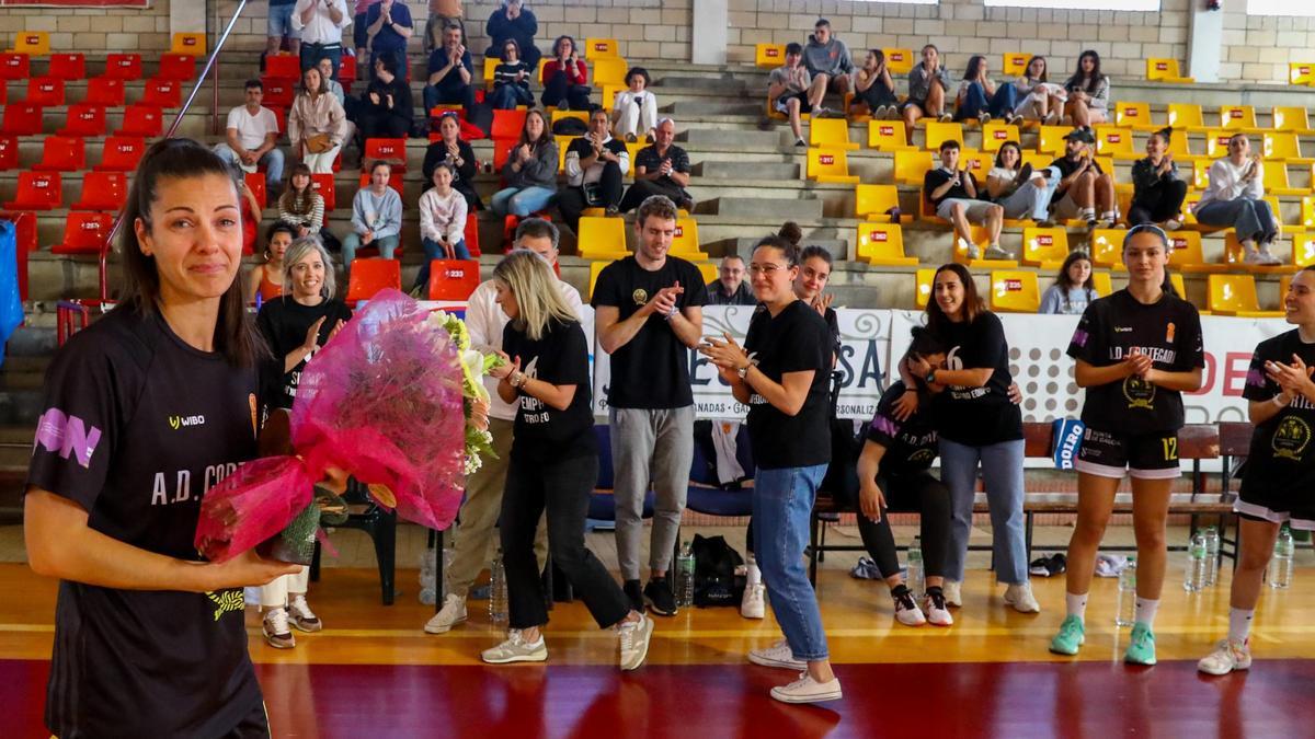 Las imágenes de la emotiva despedida del baloncesto de Sara Gómez.