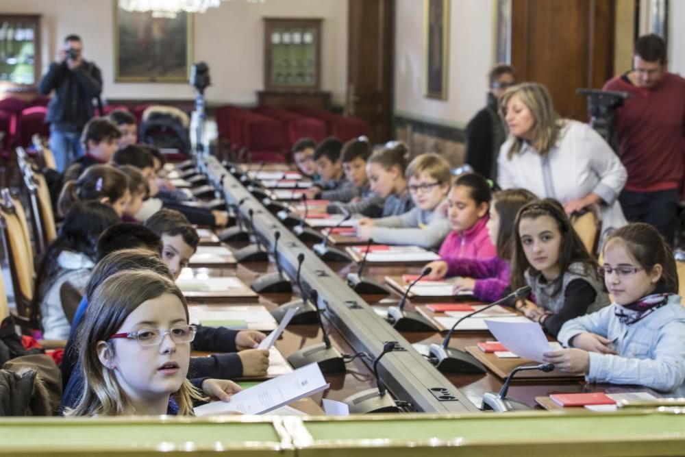 Pleno infantil en el Ayuntamiento de Oviedo