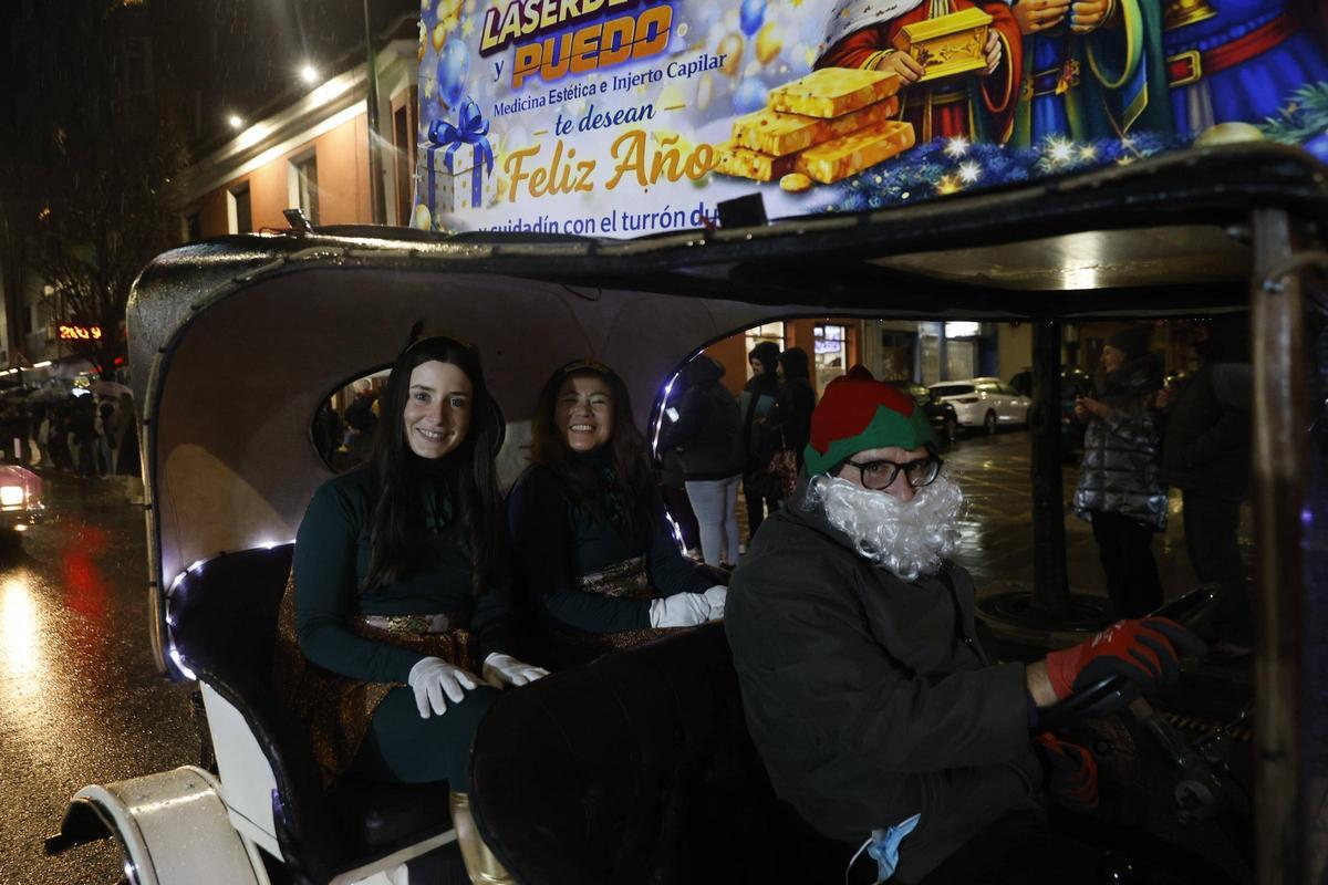 La cabalgata de Reyes en la zona oeste de Gijón, en imágenes
