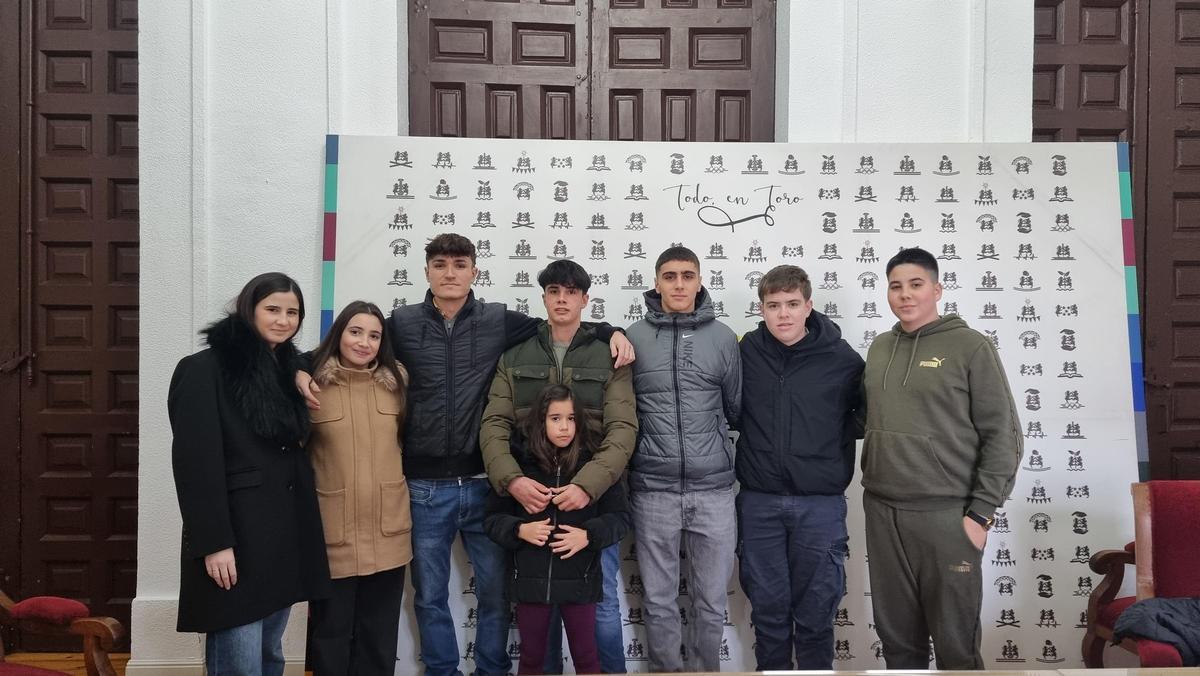 Ocho de los trece nietos de Pedro Motrel, que pronunciarán el pregón del Carnaval de Toro