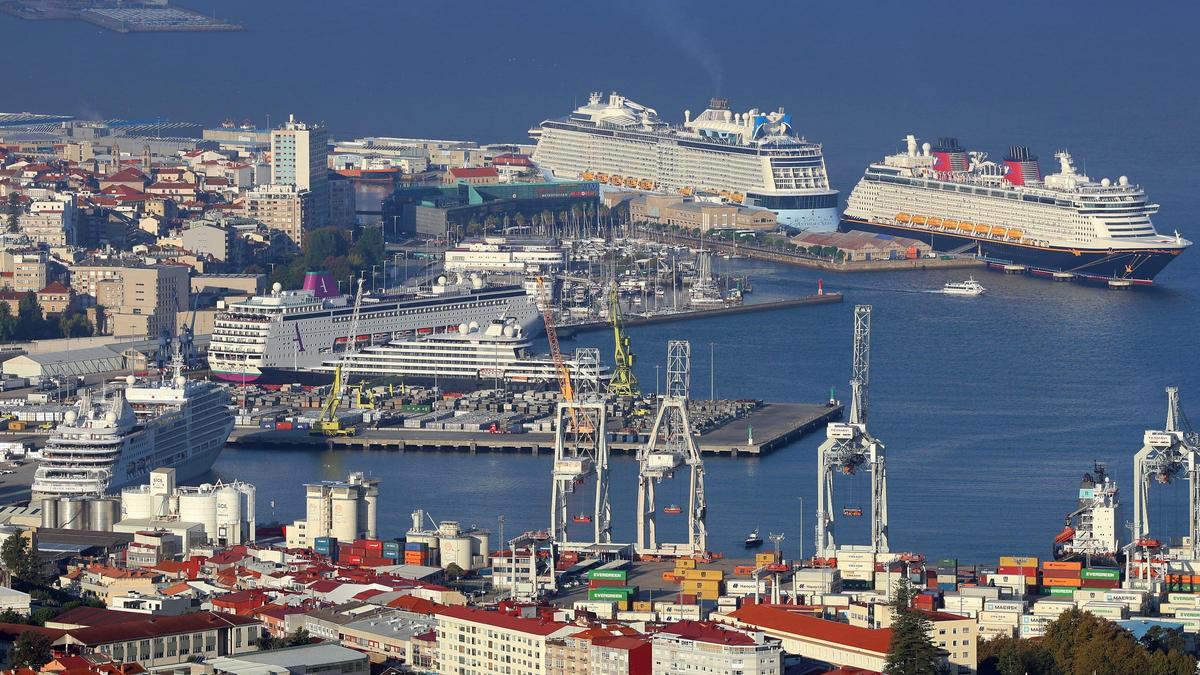 Arribada histórica a Vigo: cinco cruceros atracan en el puerto