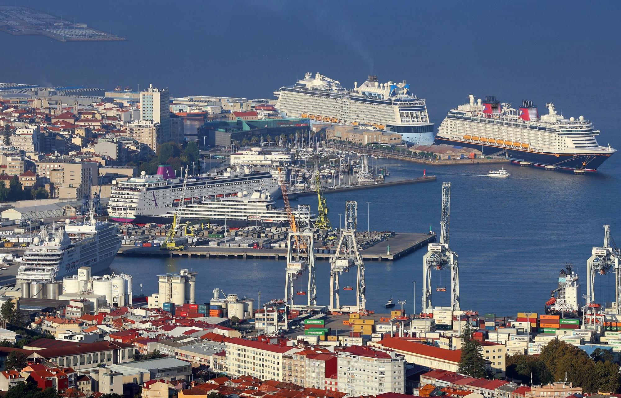 Arribada histórica a Vigo: cinco cruceros atracan en el puerto