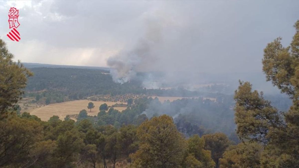 Incendio en Venta del Moro (Valencia).