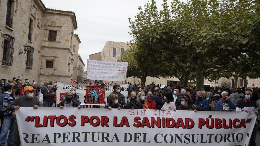 Manifestación &quot;blanca&quot; por la Sanidad en Zamora: más de 25.000 pacientes en lista de espera o sin cita