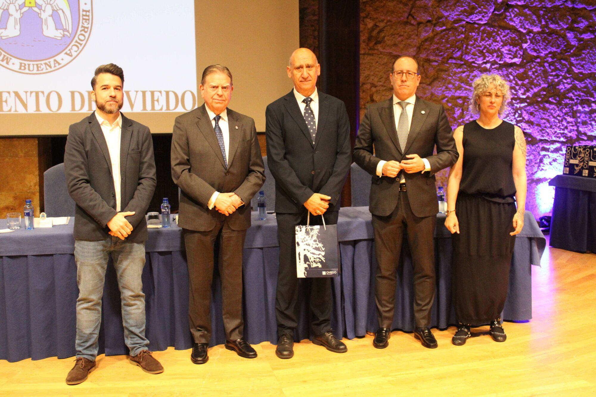 Acto institucional Santa Rita Hora: 11:00 Lugar: Oviedo, Sala de Cámara del Auditorio Príncipe Felipe Descripción: Homenaje a los trabajadores municipales jubilados y a quienes cumplen 25 y 40 años de servicio en el Ayuntamiento.