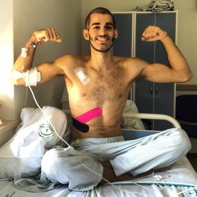 Pablo Ráez, el joven que ha hecho viral su lucha contra la leucemia, deja el hospital