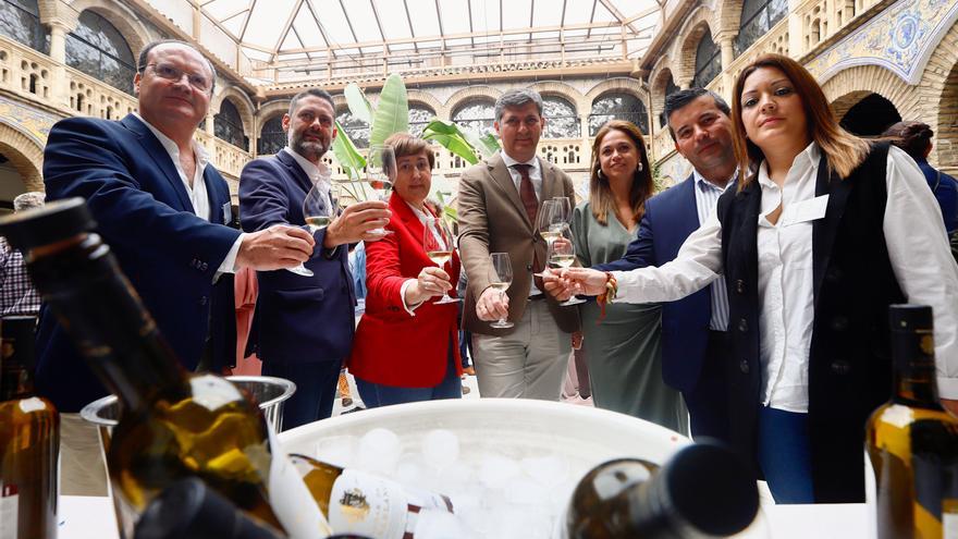 Once bodegas de Montilla-Moriles presentan sus vinos en rama del 2023