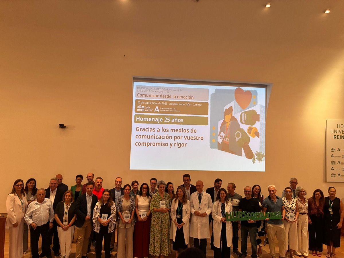Reconocimiento a los medios de comunicación de parte del hospital Reina Sofía por el 25 aniversario de su Unidad de Comunicación.