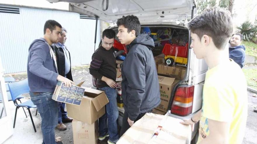 Entrega de productos a 22 cáritas parroquiales. // Jesús Regal