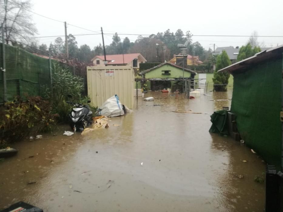 Una vecina ha tenido que ser evacuada por segunda vez al inundarse su casa.