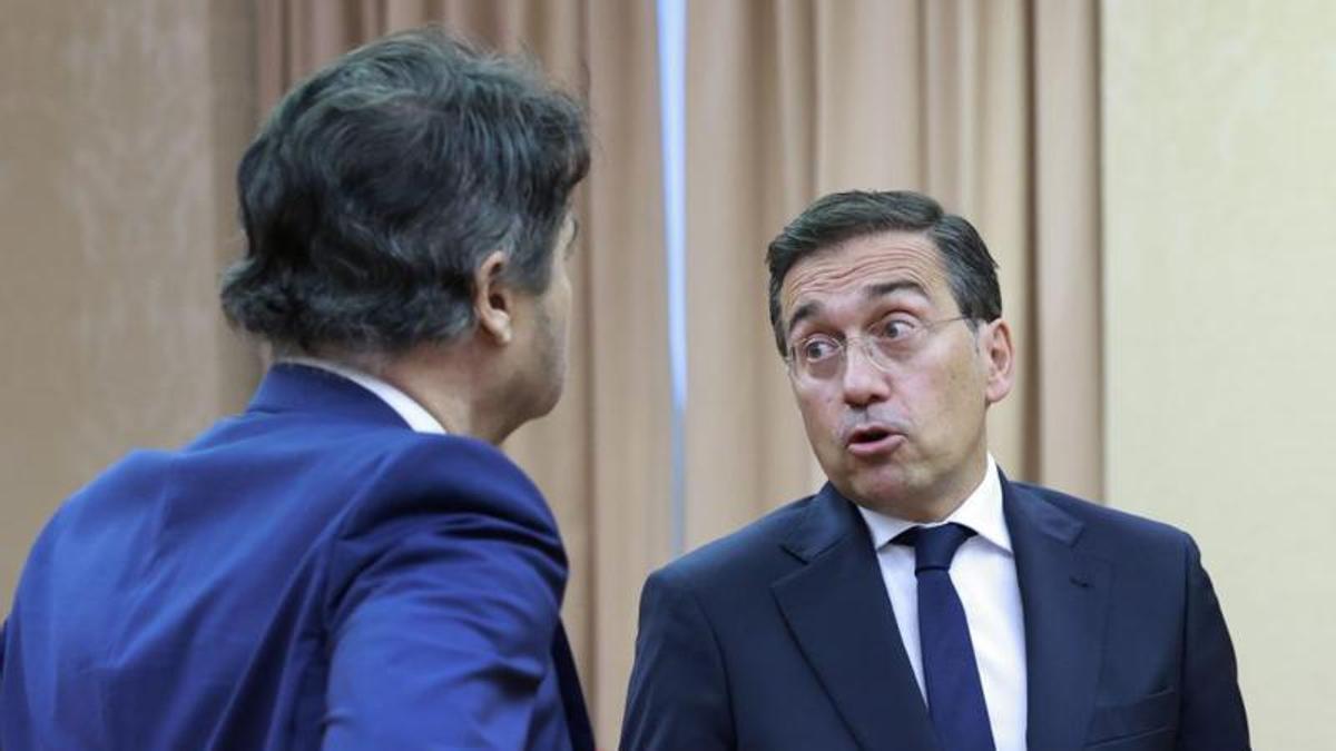 El ministre d’Exteriors, José Manuel Albares (dreta), ahir. | JESÚS HELLÍN / EUROPA PRESS
