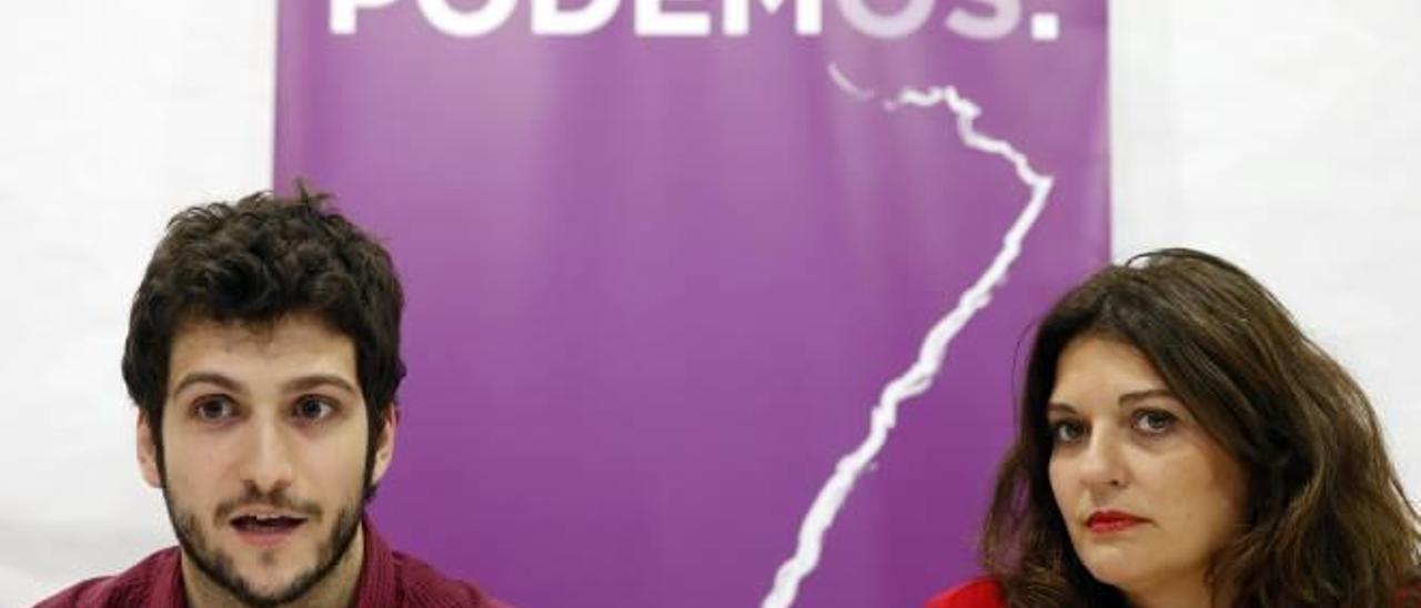 Estañ y Meco, ayer en la presentación de la estrategia de Podemos con los presupuestos.