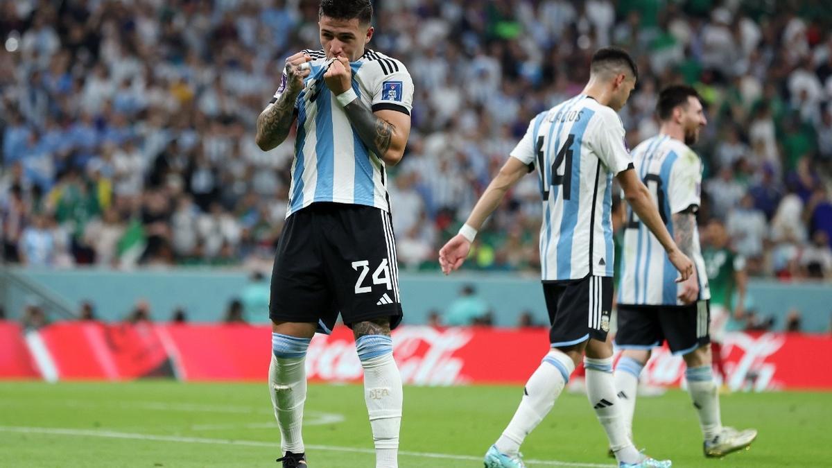 Enzo Fernández celebra su gol ante México