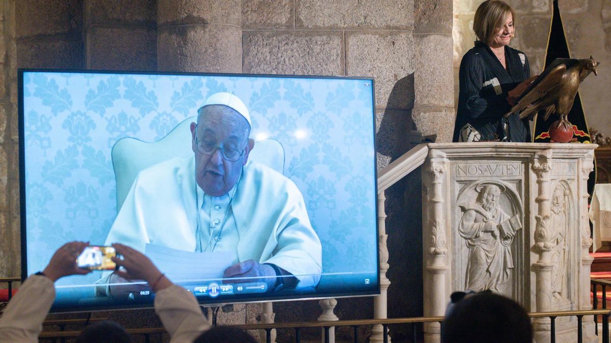 El Papa Francisco participó en el Pregón de la Semana Santa de Mérida que ofreció Eva Fernández.