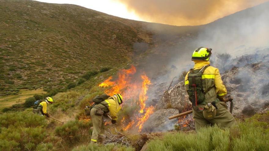 Declarado un incendio de matorral en Garganta Vadillo de Losar de la Vera