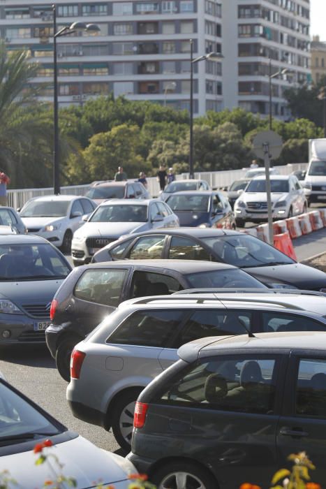 Atasco de tráfico en València por las obras en Blanquerías