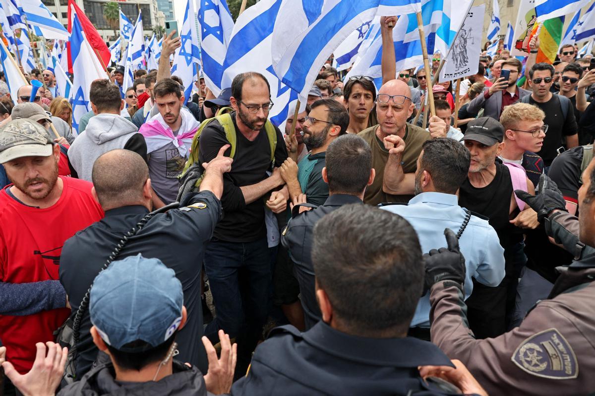 Manifestaciones en Tel Aviv contra las controvertidas reformas legales que promociona el gobierno de extrema derecha del país