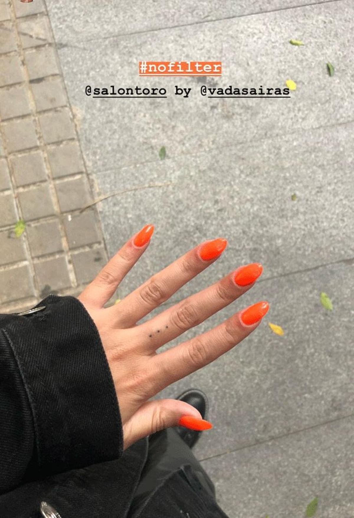 Manicura naranja Laura Escanes