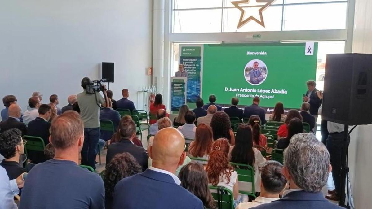 La jornada 'Valorización y gestión inteligente de residuos en la industria alimentaria' tuvo lugar en la sala de catas de Estrella Levante en Murcia.