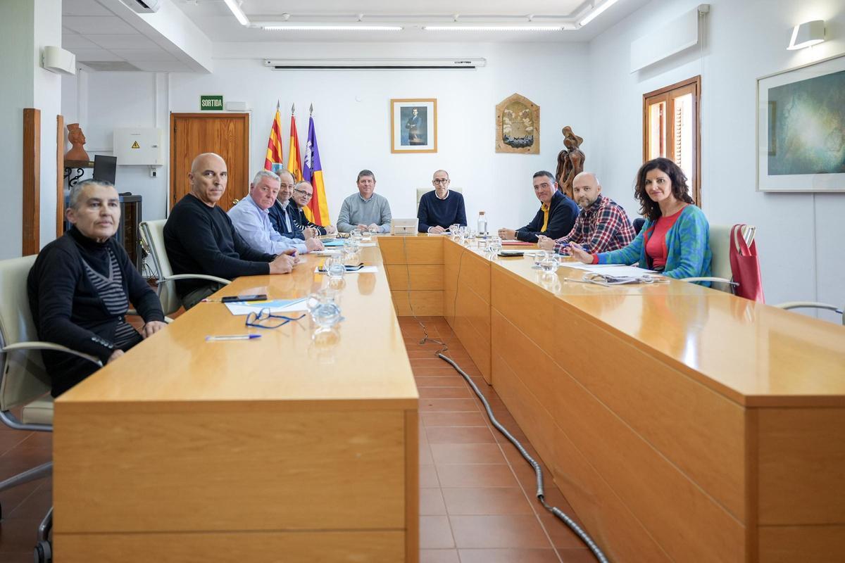 Asistentes a la primera Mesa de dialogo social de Formentera