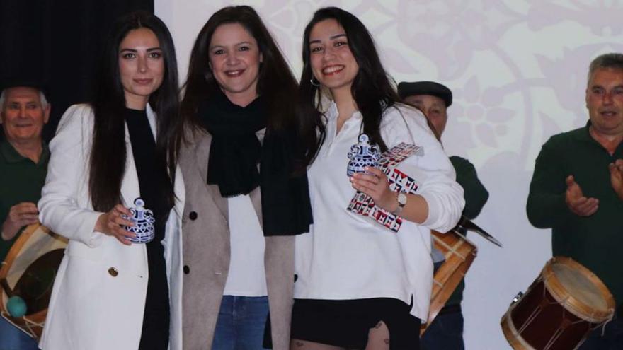 Emotiva despedida en Lousame a las dos jóvenes voluntarias de Turquía