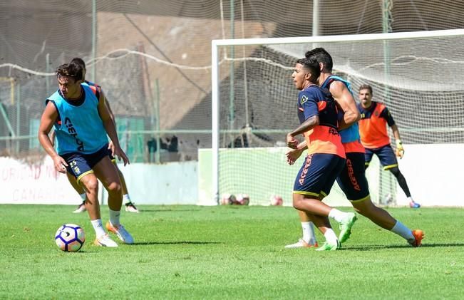 Entrenamiento UD Las Palmas en Barranco Seco ...