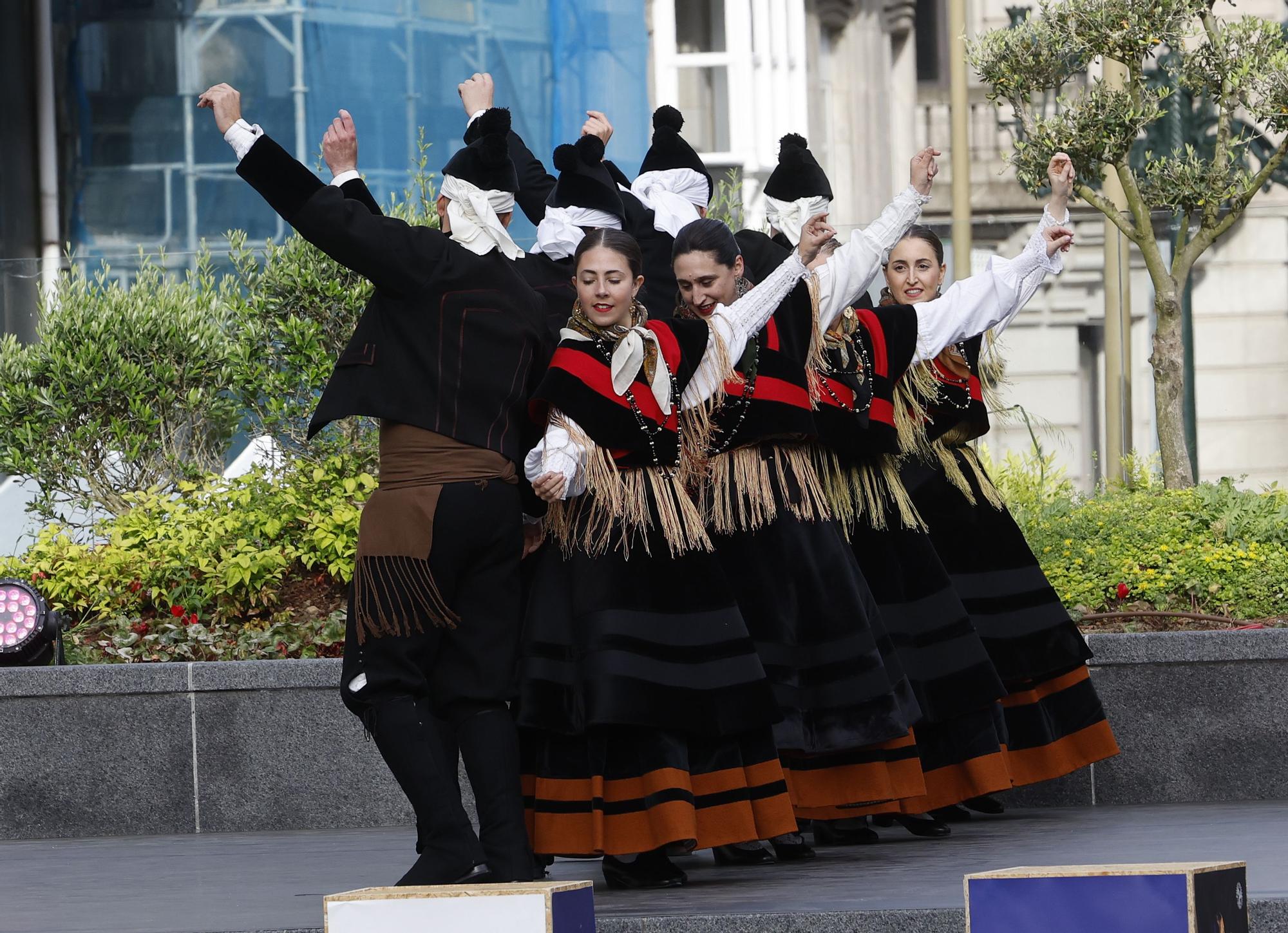 La ciudad se entrega a la música y la danza