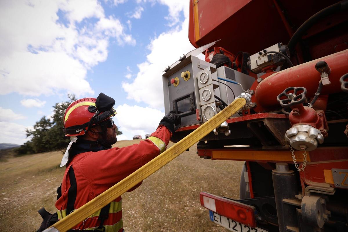 Alrededor de 200 efectivos ensayan todo tipo de escenarios en Cerro Muriano antes de los meses clave