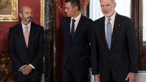 El presidente del Senado, Pedro Rollán (PP); el presidente del Gobierno, Pedro Sánchez y el rey Felipe VI, durante el acto en el Palacio Real. en el Salón de Columnas por el expresidente Felipe González y en presencia del Rey emérito Juan Carlos, marcó el inicio de la integración española en el mercado común europeo. 12 JUNIO 2025;REY;ADHESIÓN;COMUNIDADES EUROPEAS; Diego Radamés / Europa Press 12/06/2025. PEDRO SÁNCHEZ;PEDRO ROLLÁN;REY FELIPE DE ESPAÑA;Diego Radamés;category_code_sho