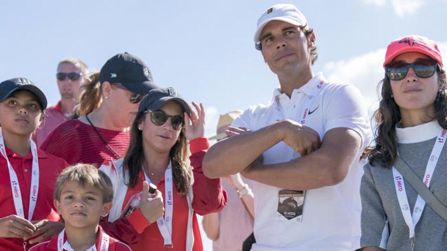 Rafa Nadal, junto a su pareja Xisca Perelló y la familia de Tiger Woods